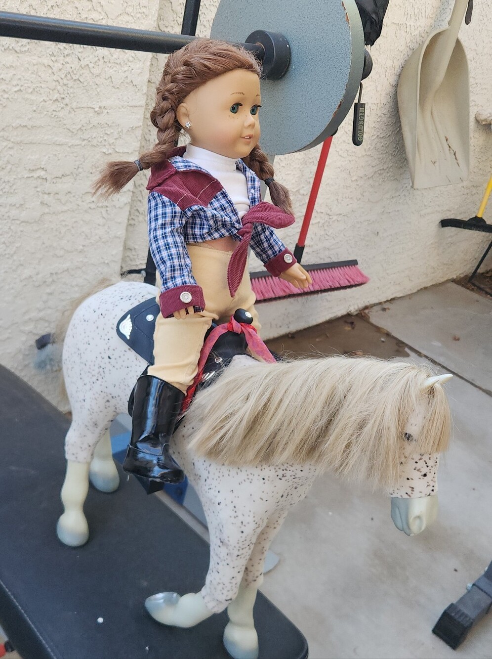 - AMERICAN GIRL DOLL And SAIGE HORSE~BRIDLE~SADDLE - Picture 6 of 10